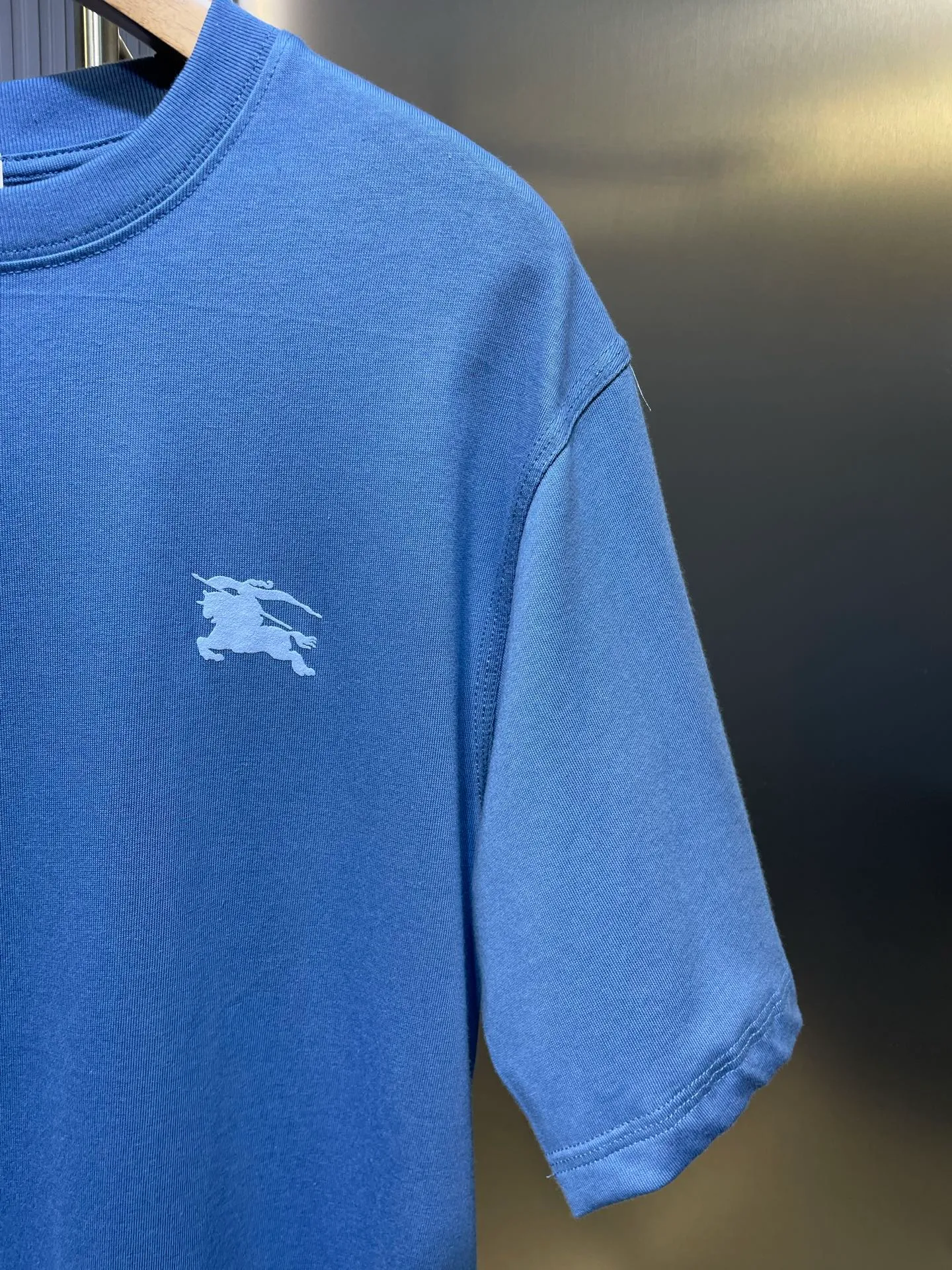 𝗕𝗨𝗥𝗕𝗘𝗥𝗥 🌟 T Logo , ，， , ,Breathable . . . Same Style size：SMLXL